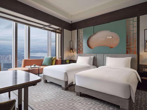 Park Hyatt Shenzhen : photo 1 de la chambre chambre lits jumeaux - vue sur ville