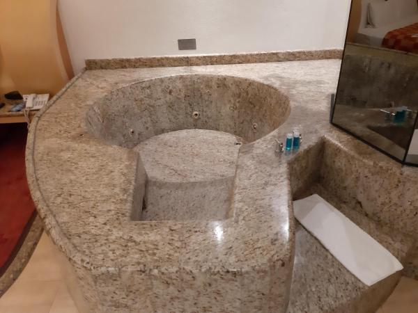 AUTO HOTEL LEGARIA : photo 6 de la chambre suite avec jacuzzi