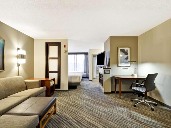 Hyatt Place Albuquerque Uptown : photo 1 de la chambre chambre avec 2 lits doubles et canapé-lit