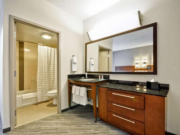 Hyatt Place Tampa Airport/Westshore : photo 5 de la chambre chambre avec 2 lits doubles et canapé-lit