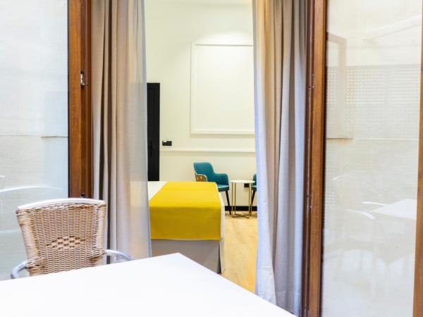 Hotel Boutique Puerta de las Granadas : photo 6 de la chambre chambre chic & terrasse (rez-de-chaussée)