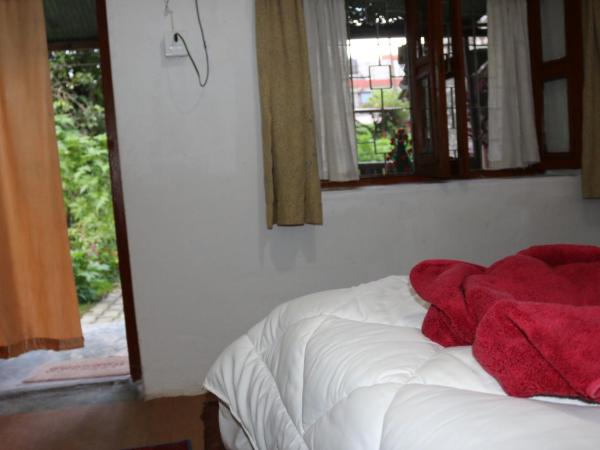 Gurkha Lodge : photo 1 de la chambre chambre double avec salle de bains privative
