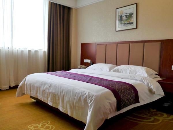 New Knight Royal Hotel Airport and International Resort : photo 4 de la chambre chambre supérieure lit queen-size