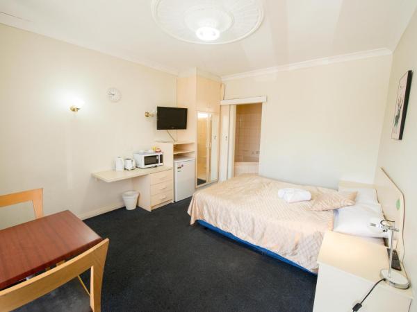 Jacksons Motor Inn : photo 3 de la chambre chambre lit queen-size standard avec spa