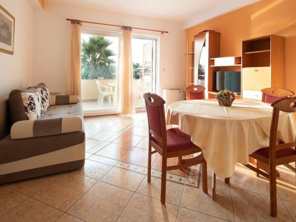 Resort Trcol : photo 4 de la chambre appartement - vue sur piscine 