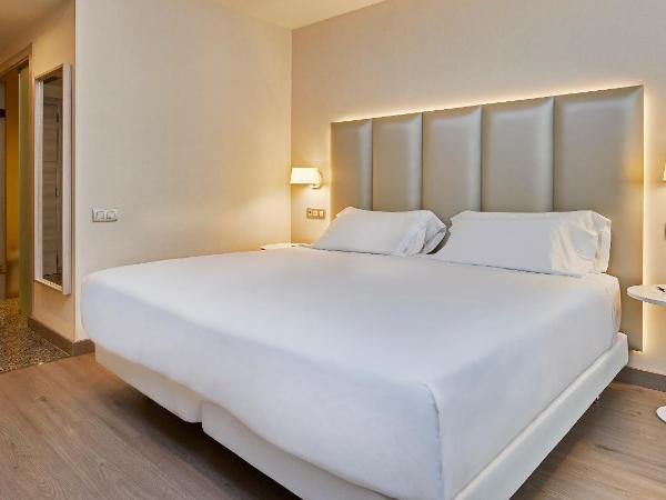 Hesperia A Coruña Centro : photo 1 de la chambre chambre double ou lits jumeaux standard