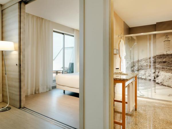 Hesperia A Coruña Centro : photo 7 de la chambre suite junior avec terrasse