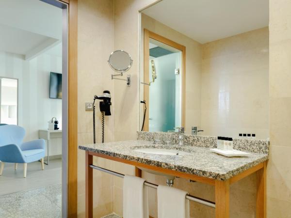 Hesperia A Coruña Centro : photo 8 de la chambre suite junior avec terrasse