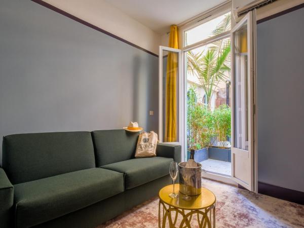 Hôtel de France, un hôtel AMMI : photo 1 de la chambre chambre exécutive avec balcon