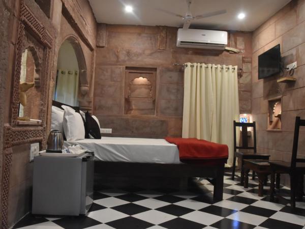 The Kutumb Villa - A Heritage Home Stay : photo 3 de la chambre chambre lit queen-size deluxe