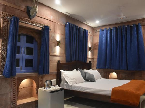 The Kutumb Villa - A Heritage Home Stay : photo 6 de la chambre chambre lit king-size supérieure