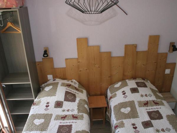 Gîte Châtel : photo 4 de la chambre chambre double - vue sur montagne