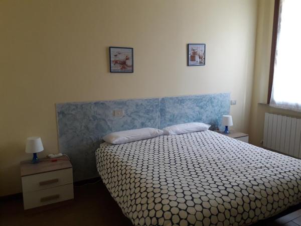 La Casa Nel Verde 2 : photo 9 de la chambre chambre double ou lits jumeaux avec salle de bains privative externe