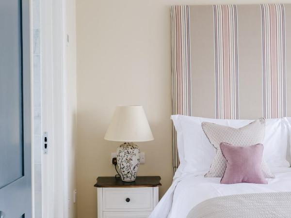 Tyndall Villa Boutique B&B : photo 2 de la chambre hébergement double supérieur avec baignoire