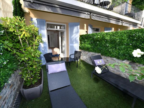 Hôtel de Provence : photo 1 de la chambre chambre double avec terrasse - vue sur jardin