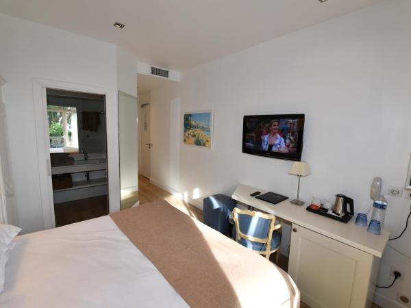 Hôtel de Provence : photo 10 de la chambre chambre double avec terrasse - vue sur jardin