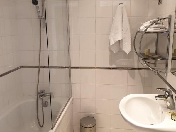 Le Terril Blanc : photo 1 de la chambre chambre triple avec balcon - vue sur montagne