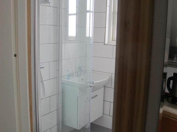 Guesthouse Sharon Aarhus : photo 2 de la chambre chambre quadruple avec balcon 