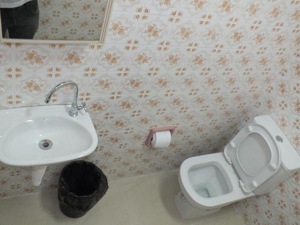 Hospedagem Henri Dunant : photo 8 de la chambre chambre quadruple avec salle de bains privative