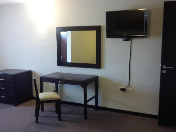 CHN Hotel Monterrey Santa Fe : photo 2 de la chambre chambre supérieure lit queen-size