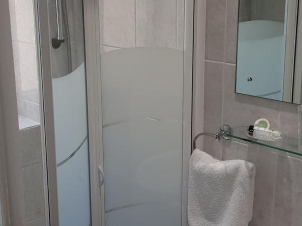 Milka's : photo 5 de la chambre chambre simple avec douche 