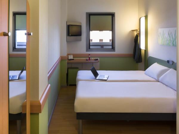 Ibis Budget Madrid Vallecas : photo 8 de la chambre chambre lits jumeaux standard