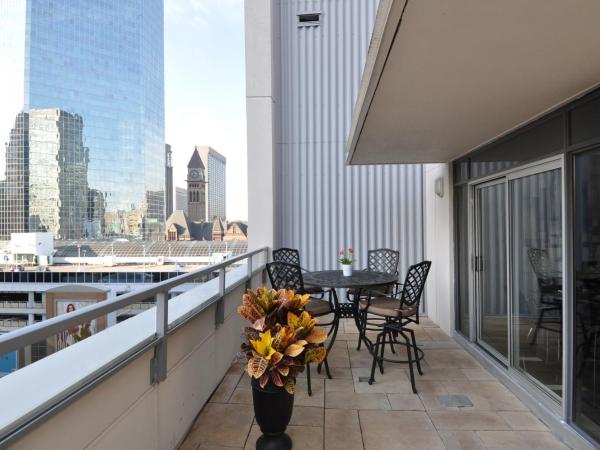 Yonge Suites Furnished Apartments : photo 2 de la chambre appartement 2 chambres de grand standing – duplex