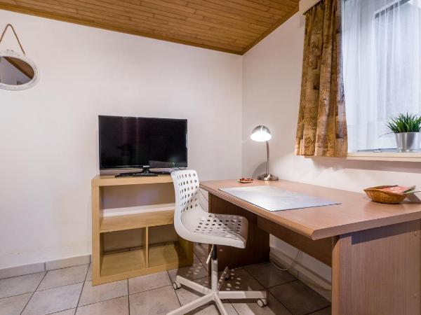 Homestay Gent-Merelbeke self check-in service : photo 6 de la chambre chambre simple avec salle de bains extérieure privative