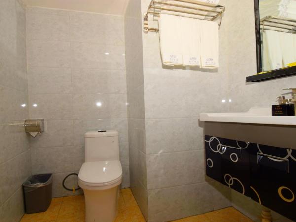Guangzhou Junshan Hotel - Shuttle bus for Canton Fair : photo 3 de la chambre chambre double ou lits jumeaux avec douche