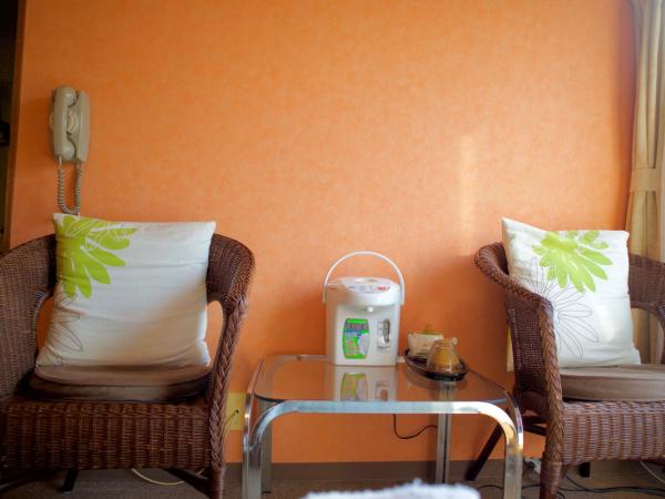 City Pension Tommy Rich Inn Kyoto : photo 3 de la chambre chambre lits jumeaux avec salle de bains commune