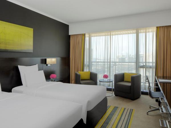 Pullman Dubai Creek City Centre : photo 1 de la chambre chambre lits jumeaux supérieure