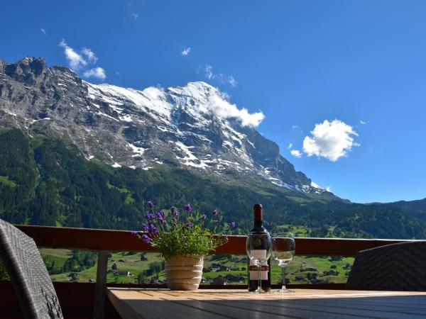 Hotel Cabana : photo 5 de la chambre chambre double supérieure avec balcon - vue sur eiger