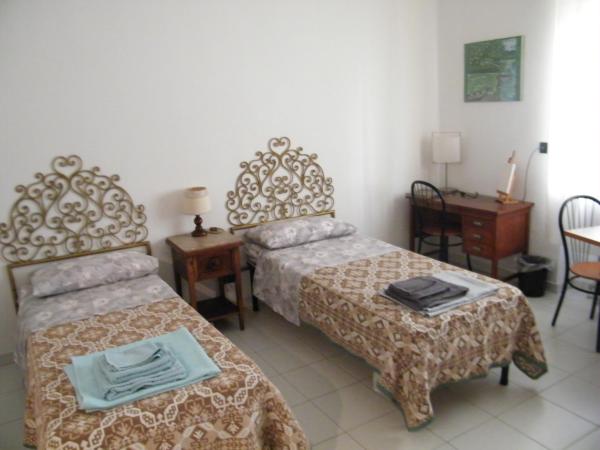 B&Bvintage5bis : photo 6 de la chambre chambre lits jumeaux avec toilettes communes