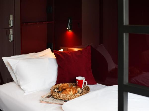 Wabi Hostels : photo 8 de la chambre lit dans dortoir de 4 lits avec salle de bains commune