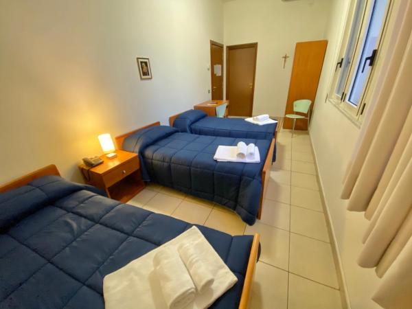 Casa per Ferie Sant'Anna : photo 2 de la chambre chambre triple avec salle de bains privative