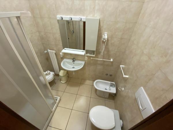 Casa per Ferie Sant'Anna : photo 1 de la chambre chambre triple avec salle de bains privative