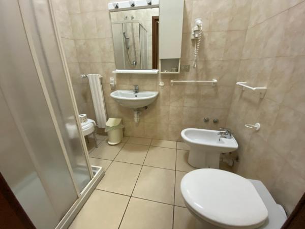 Casa per Ferie Sant'Anna : photo 1 de la chambre chambre lits jumeaux avec salle de bains privative