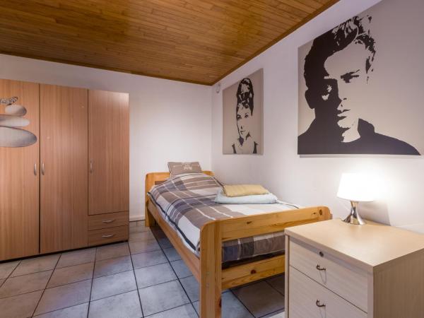 Homestay Gent-Merelbeke self check-in service : photo 5 de la chambre chambre simple avec salle de bains extérieure privative
