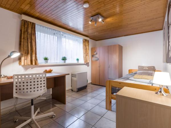 Homestay Gent-Merelbeke self check-in service : photo 4 de la chambre chambre simple avec salle de bains extérieure privative