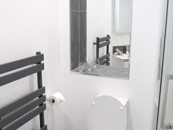 Rosemary House Accommodation-Nr Chew Valley : photo 1 de la chambre chambre familiale avec douche 