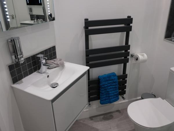 Rosemary House Accommodation-Nr Chew Valley : photo 7 de la chambre chambre familiale avec douche 