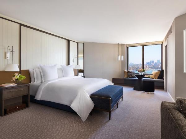 Four Seasons Hotel Sydney : photo 3 de la chambre chambre lit king-size premier - vue panoramique sur port