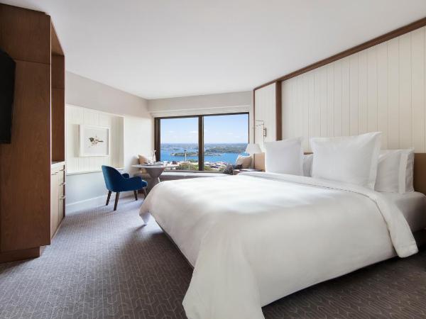 Four Seasons Hotel Sydney : photo 5 de la chambre chambre lit king-size deluxe - vue partielle sur port