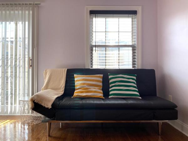 Alina & Fanny - Philadelphia 1210 Mt Vernon St : photo 5 de la chambre chambre lit queen-size deluxe