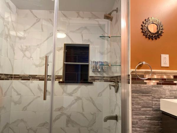 Alina & Fanny - Philadelphia 1210 Mt Vernon St : photo 9 de la chambre chambre lit queen-size