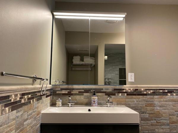 Alina & Fanny - Philadelphia 1210 Mt Vernon St : photo 5 de la chambre chambre lit queen-size