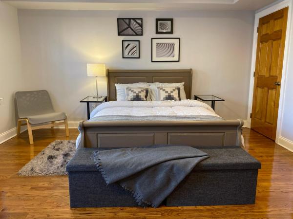 Alina & Fanny - Philadelphia 1210 Mt Vernon St : photo 2 de la chambre chambre lit queen-size