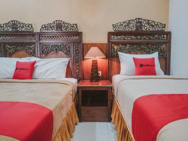 RedDoorz near Galeria Mall 2 : photo 2 de la chambre chambre familiale