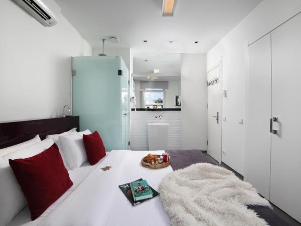 Wabi Hostels : photo 2 de la chambre chambre double supérieure avec salle de bains privative