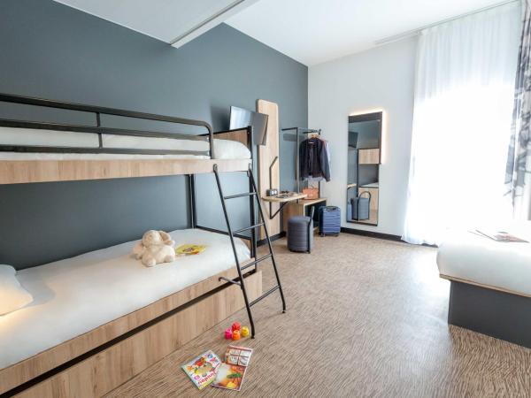 B&B HOTEL Sainte-Maxime Golfe de Saint Tropez : photo 6 de la chambre chambre quadruple standard